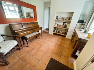 Kitchen Breakfast Room - click for photo gallery
